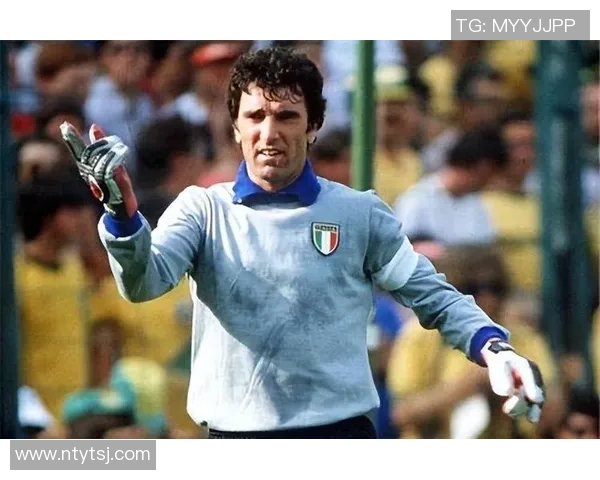 历届足球球星17号代表人物盘点及其传奇表现回顾